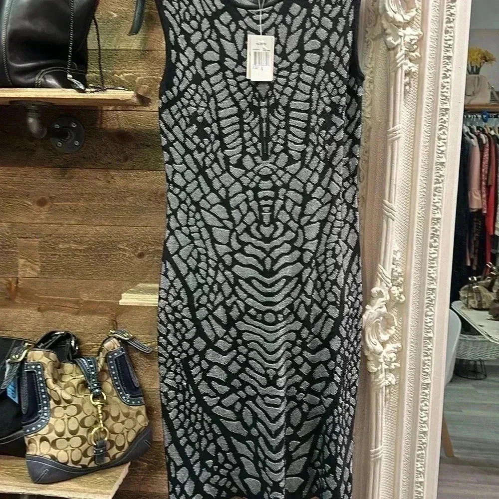 CARMEN Marc Valvo Valentine Black & Gray Knit Dress with Cap sleeves Size Small - Picture 5 of 11